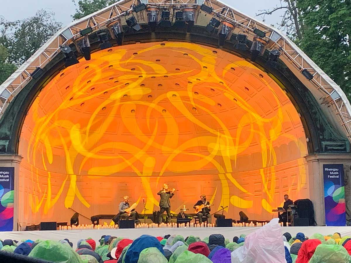 David Garret auf der Bühne des Kurpark Wiesbaden